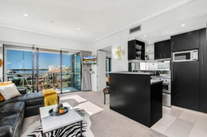 CHIC WATERFRONT LUXURY - The Best Location!